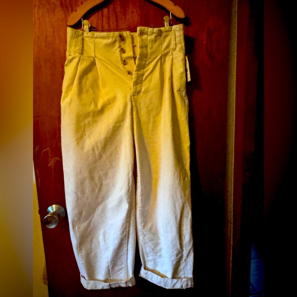 Women’s Free People size 6 Ecru cropped oversized Pants